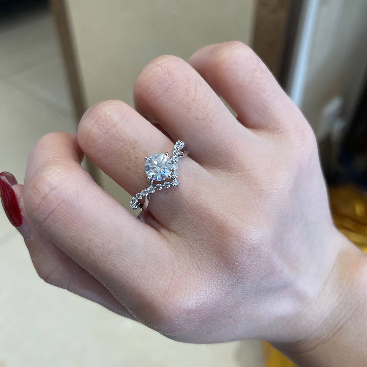 V-shaped Women's Ring S925 Silver Plated Platinum Customized Selection Main Stone Moissanite 1.0ct/Side Stone Cubic Zirconia